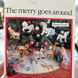 5/$25 Holiday Tree Skirt Pattern Book by Wendy Everett - Butterick 4351